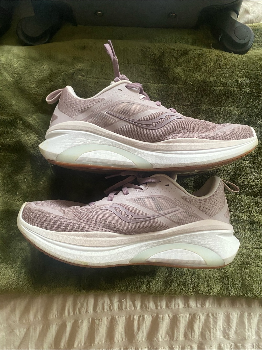 New Saucony Women's lavender/Pale Pink Running Sneakers